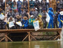 Pj. Gubernur Samsudin Dampingi Kunjungan KSAL Tinjau Program Ketahanan Pangan TNI AL di Lampung
